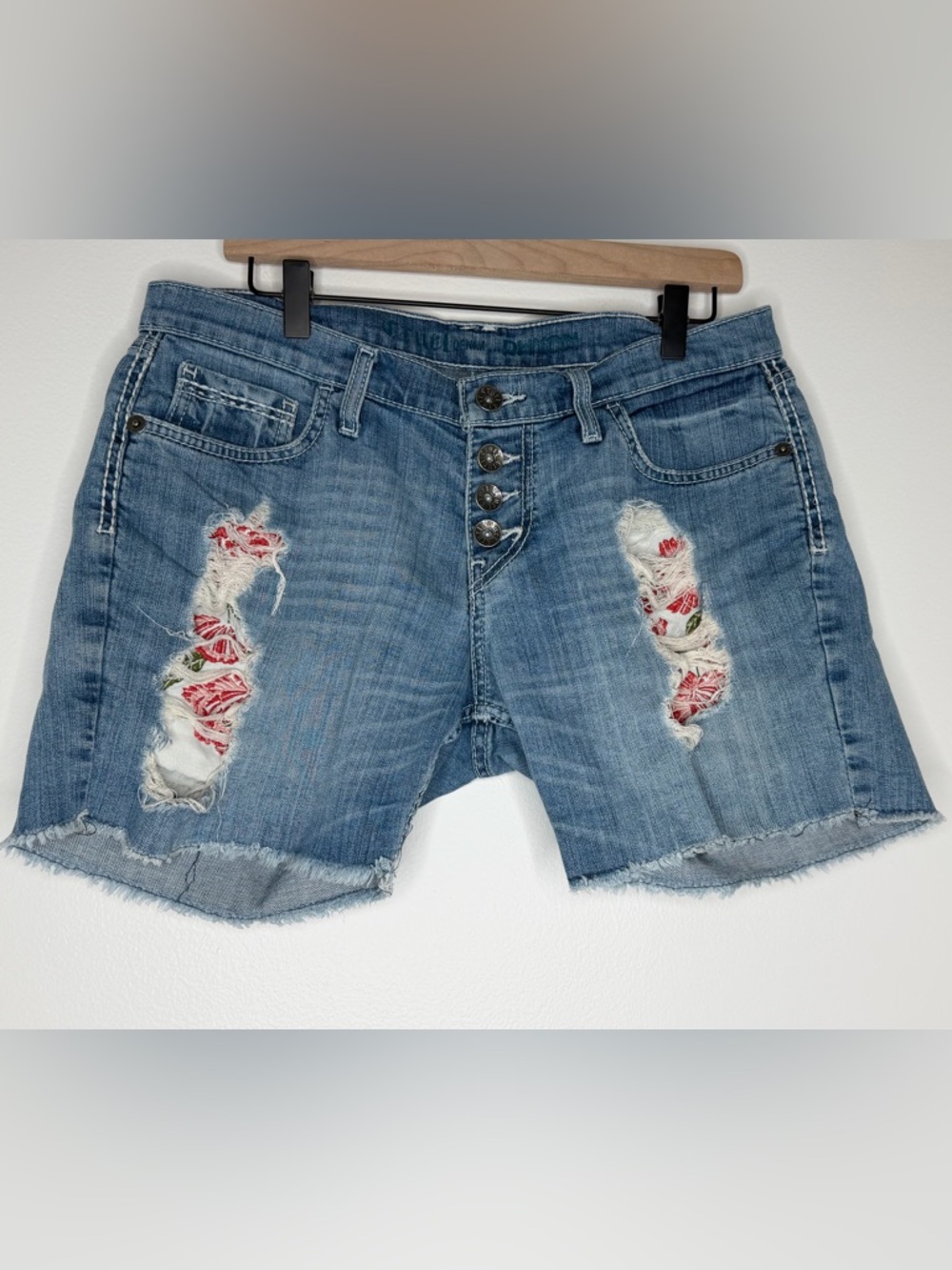 Women’s Cruel Denim Rhyon Embroidered/distressed Mid Rise Jean Shorts 5/28